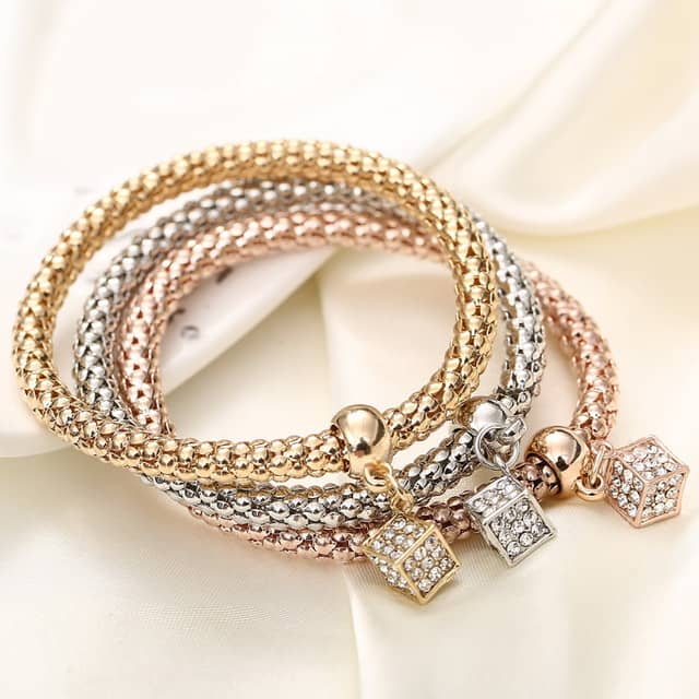 Hesiod-Wedding-Bracelets-Fashion-Statement-Chain-Bracelets-Bangles-Round-Charm-Bracelet-with-Pendants_0
