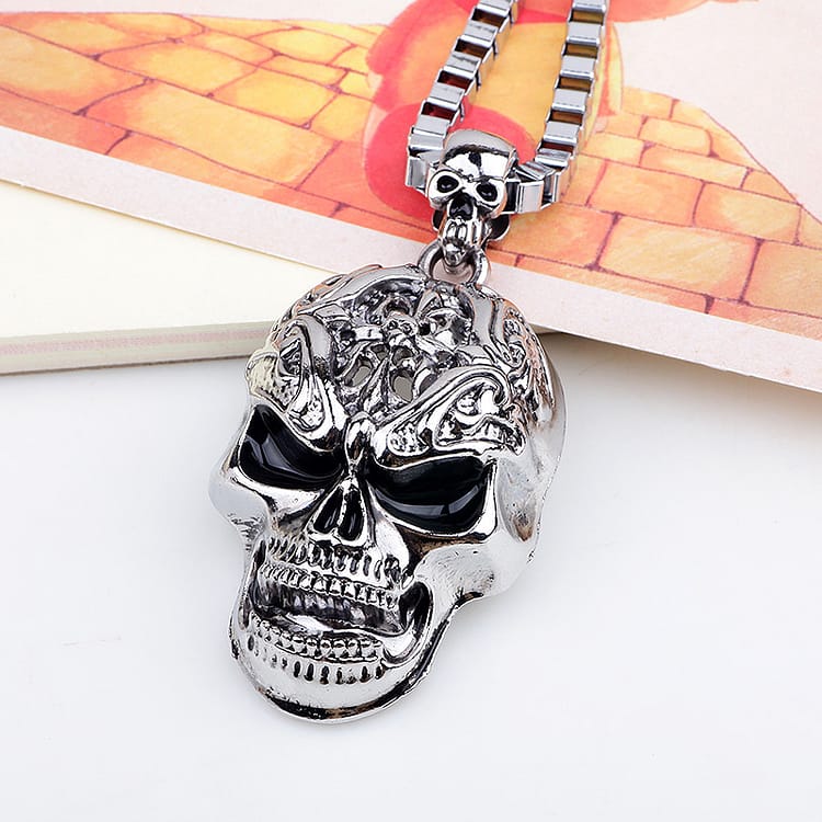 engraved-Skull-pendant-Necklace-2